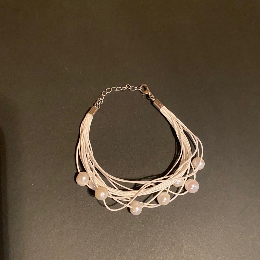 NWT Bracelet Cultured freshwater pearls